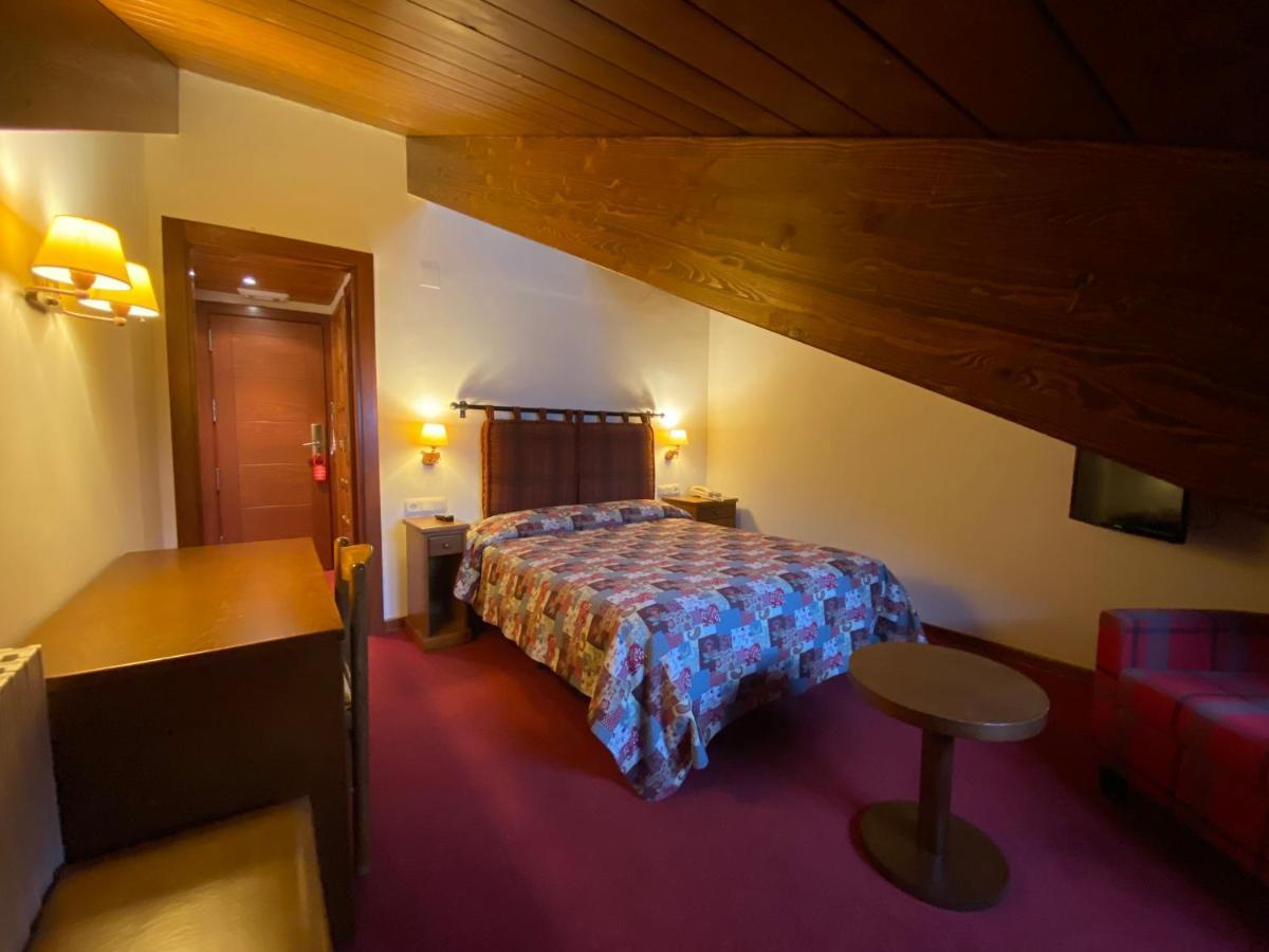 Hotel La Morera Valencia D'Aneu Экстерьер фото