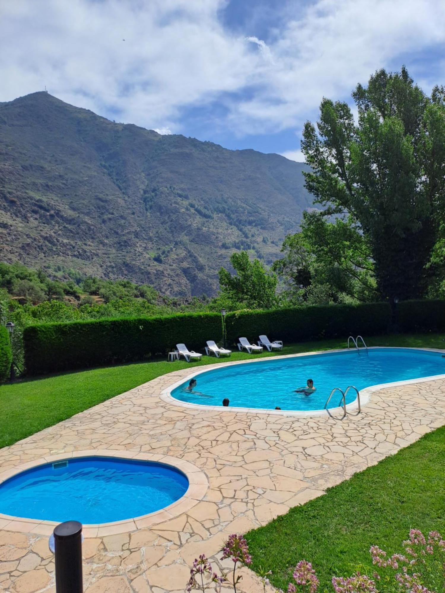 Hotel La Morera Valencia D'Aneu Экстерьер фото