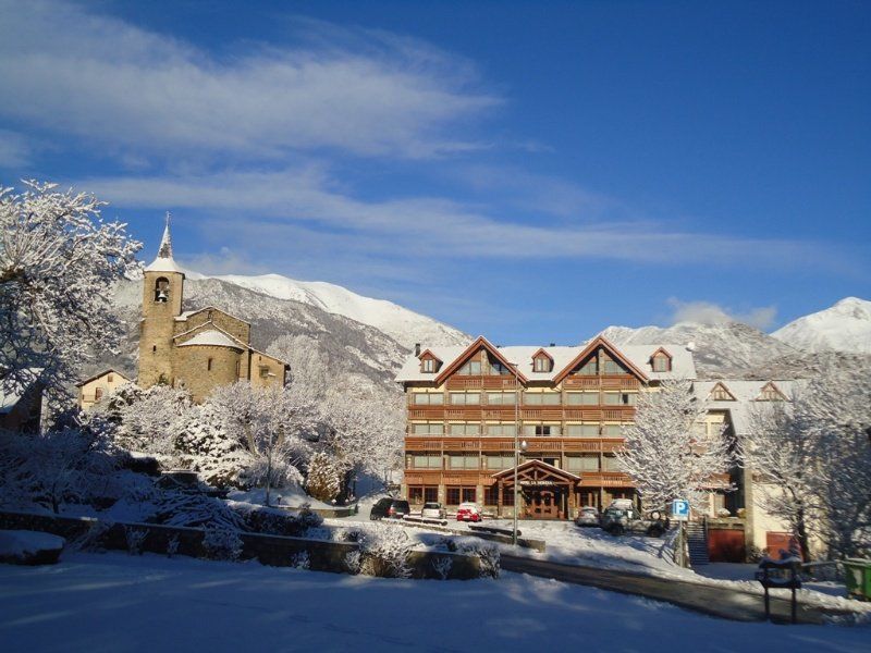 Hotel La Morera Valencia D'Aneu Экстерьер фото
