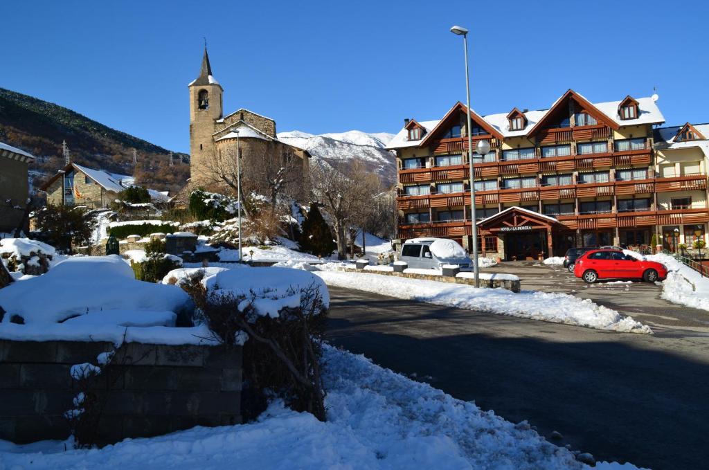 Hotel La Morera Valencia D'Aneu Экстерьер фото